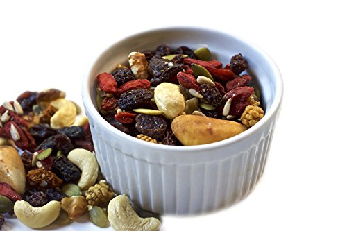 Raw Superfoods Trail Mix - The Works (Goji Berries, Golden Berries, Mulberries, Raisins, Brazil Nuts, Cashews, Walnuts, Pumpkin and Sunflower Seeds) - Image 3